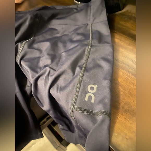 On Cloud On Running Active Shorts Size Small - Picture 10 of 10